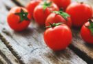 Wie kann ich Tomaten-Kräuterbutter selber machen?