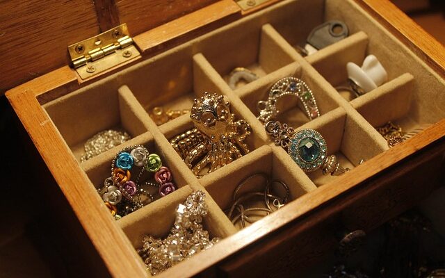 Schmuck richtig pflegen