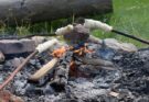 Wie kann man Stockbrot selbermachen? Süß und herzhaft für dein Lagerfeuer
